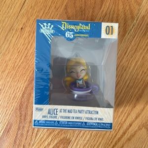 Alice in wonderland mini funko Disneyland 65th